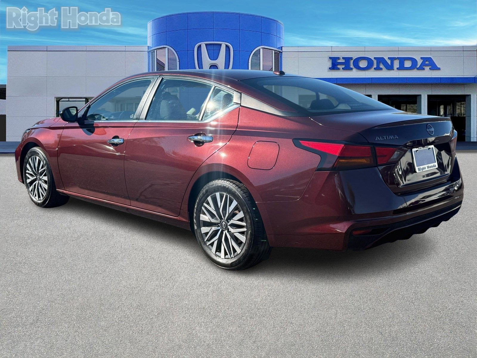 Used 2024 Nissan Altima 2.5 SV image 4