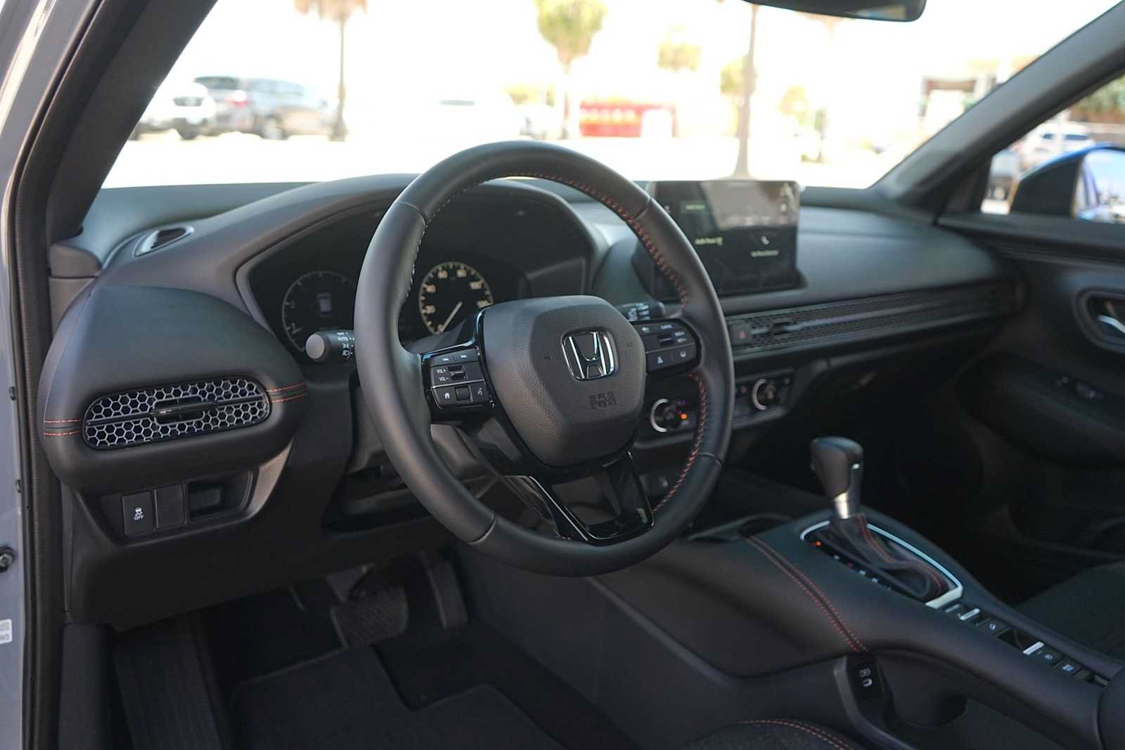 Used 2027 Honda HR-V Sport image 2