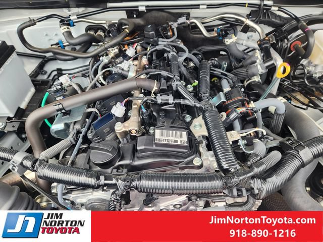 Used 2025 Toyota 4Runner SR5 AWD/4WD image 30