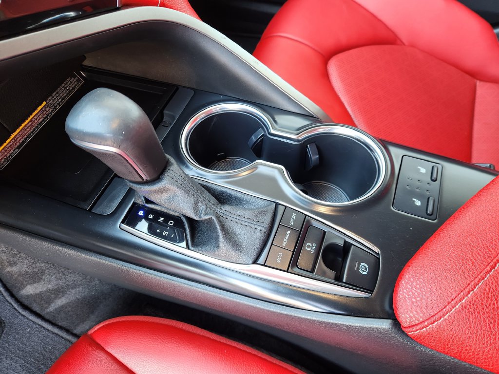Used 2020 Toyota Camry XSE FWD image 19