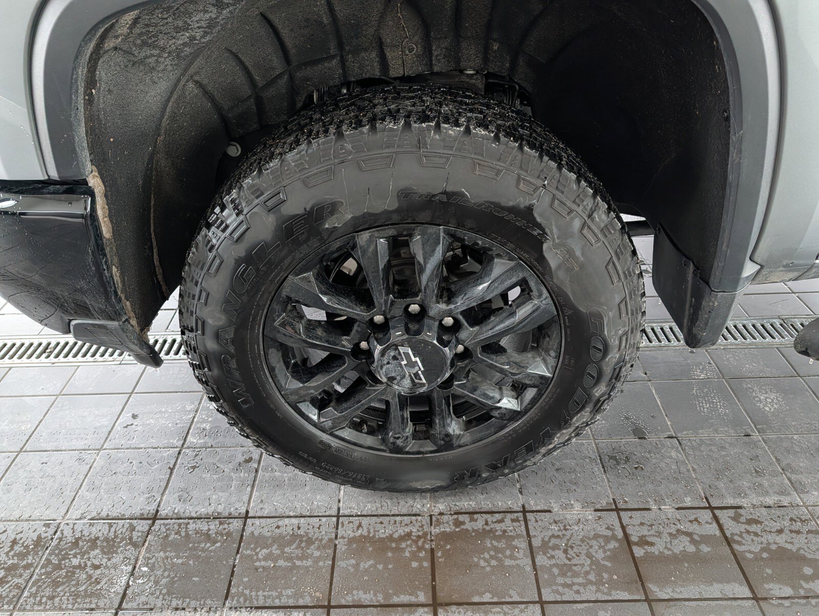 Used 2025 Chevrolet Silverado 2500 Custom w/ Custom Value Package image 8