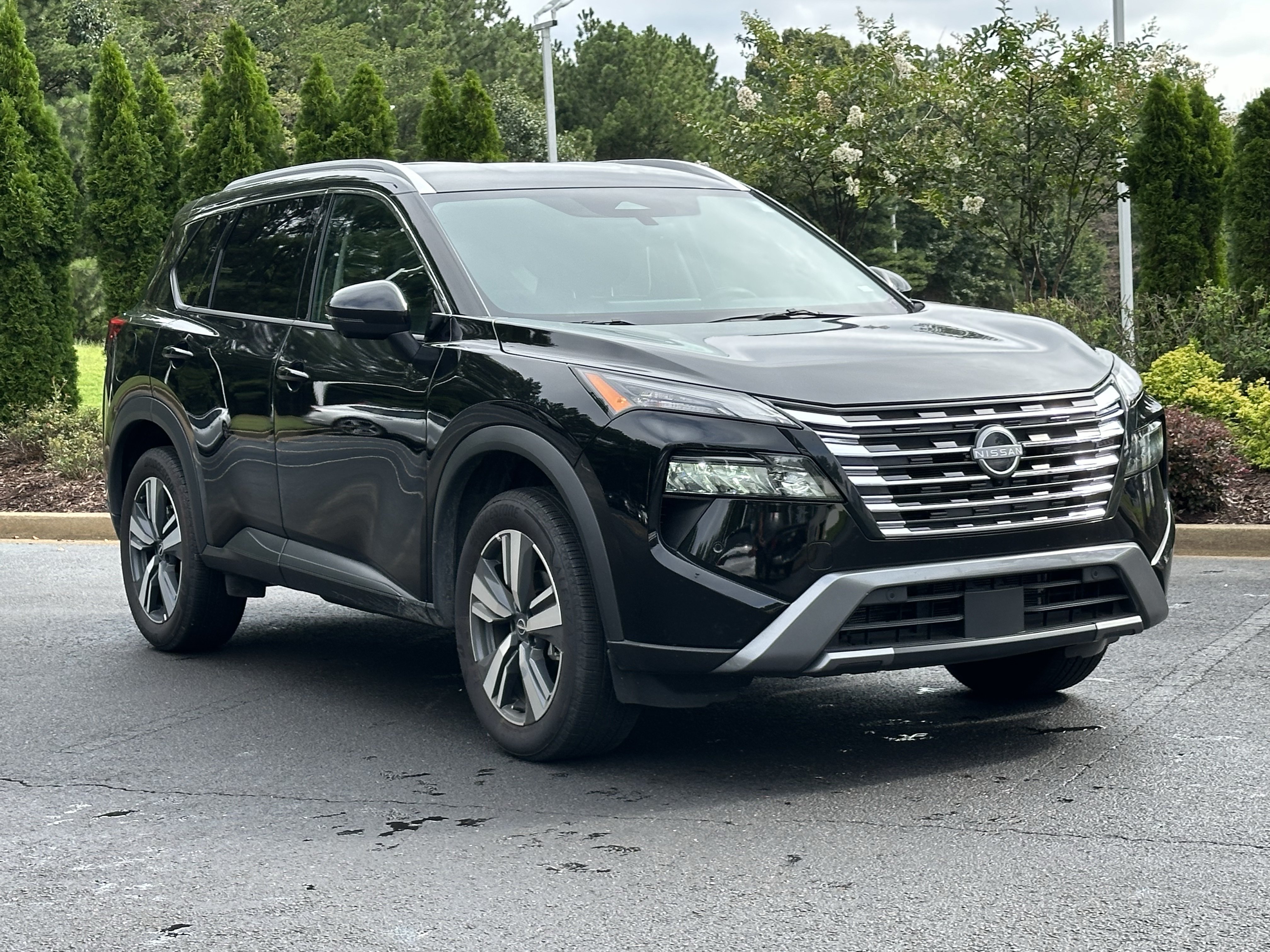 Used 2026 Nissan Rogue SL AWD/4WD image 2