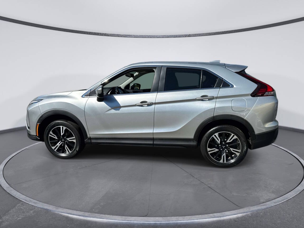Used 2024 Mitsubishi Eclipse Cross SE AWD/4WD image 2