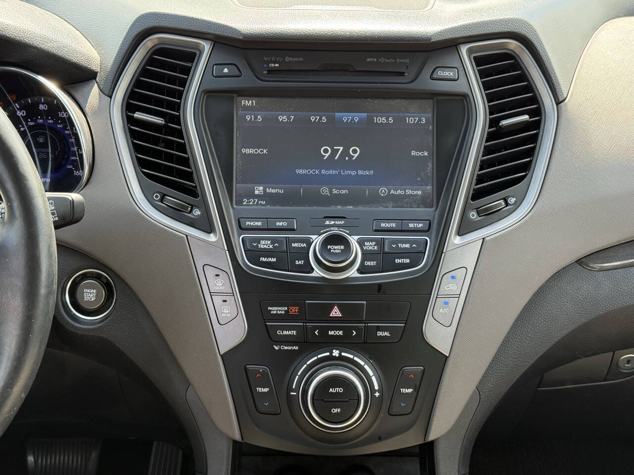 Used 2013 Hyundai Santa Fe Sport 2.0T w/ Technology Pkg FWD image 17