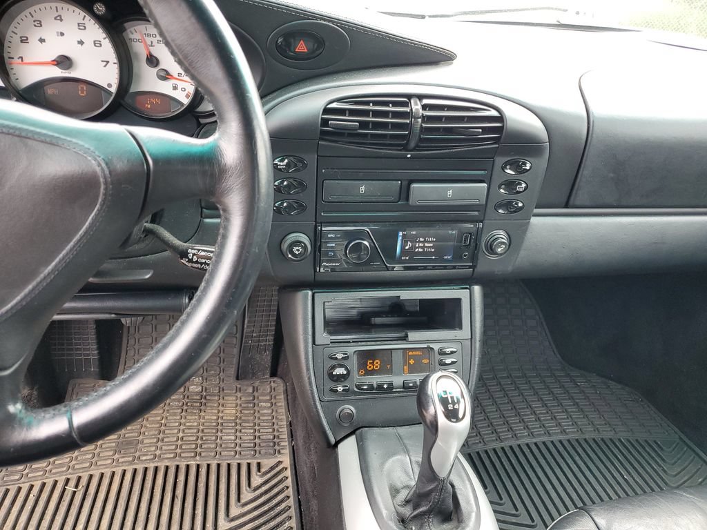 Used 2001 Porsche 911 Carrera RWD image 15