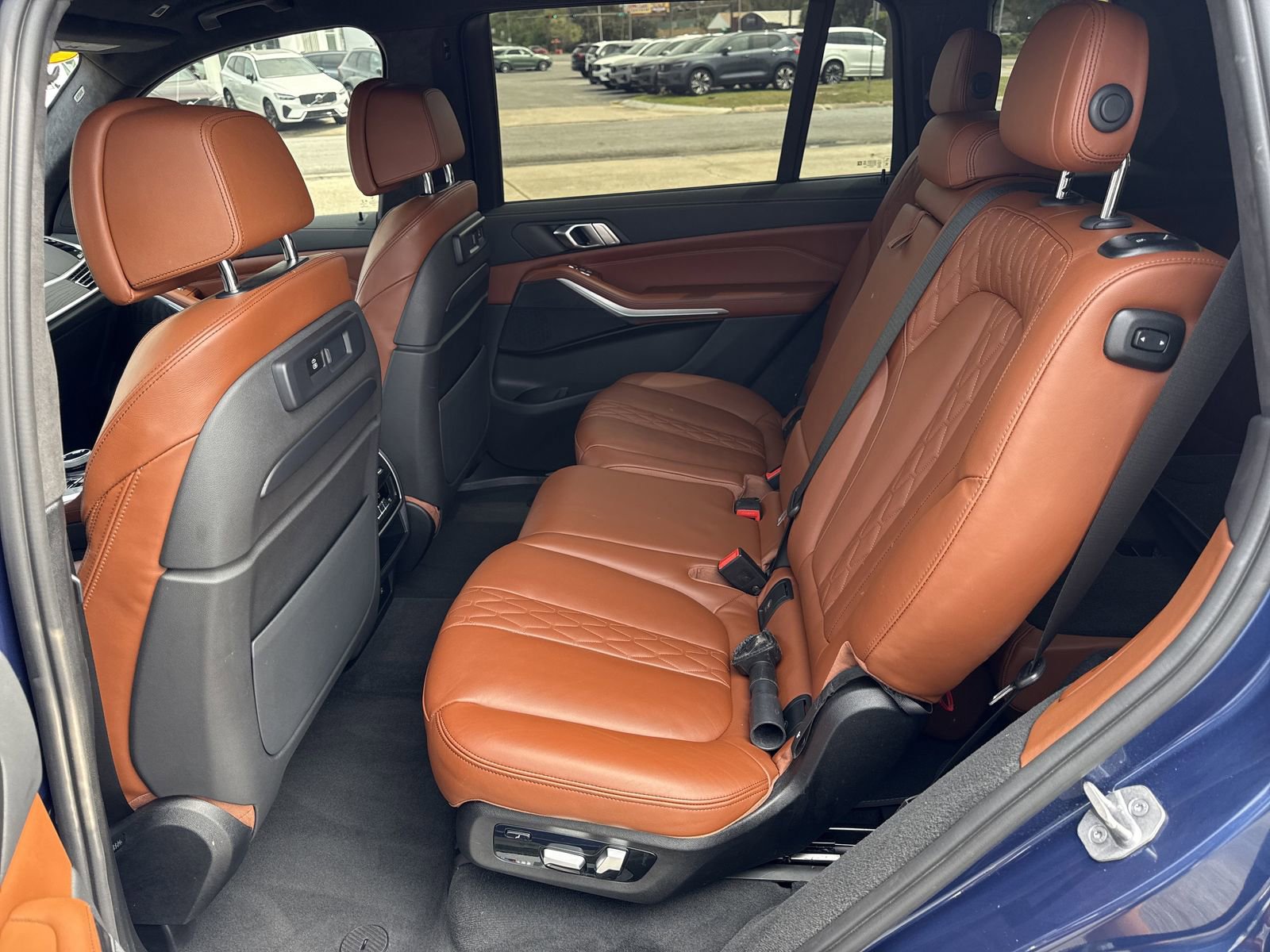 Used 2022 BMW X7 xDrive40i w/ M Sport Package image 10