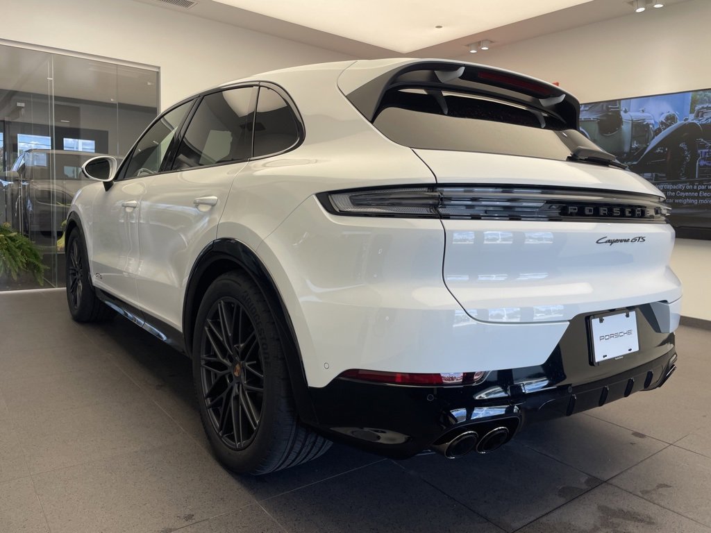 New 2026 Porsche Cayenne GTS image 3
