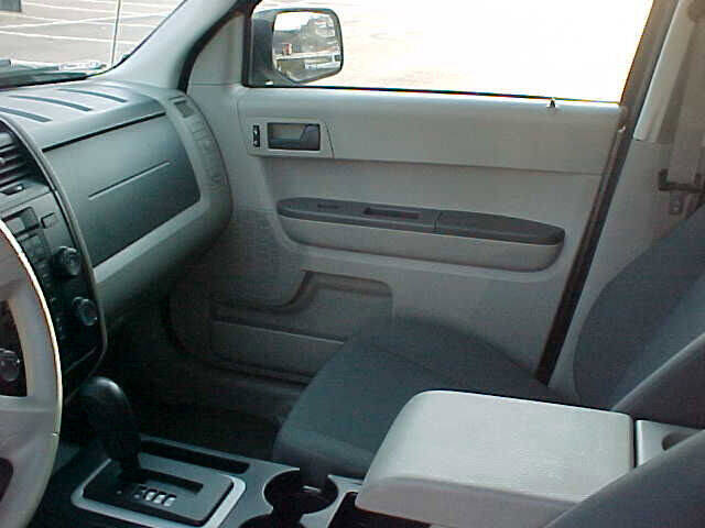 Used 2011 Ford Escape XLS w/ 102A Rapid Spec Order Code image 30