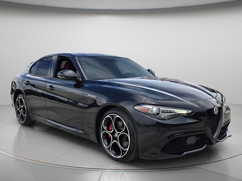 Used 2023 Alfa Romeo Giulia Veloce RWD image 9
