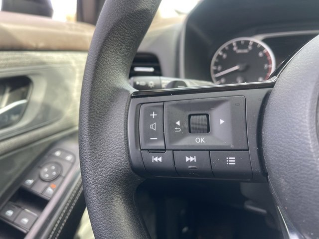 Used 2023 Nissan Rogue SV image 32