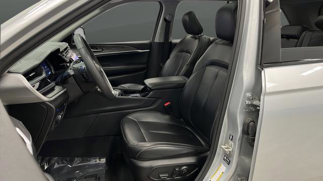 Used 2023 Jeep Grand Cherokee 4WD 4xe image 9