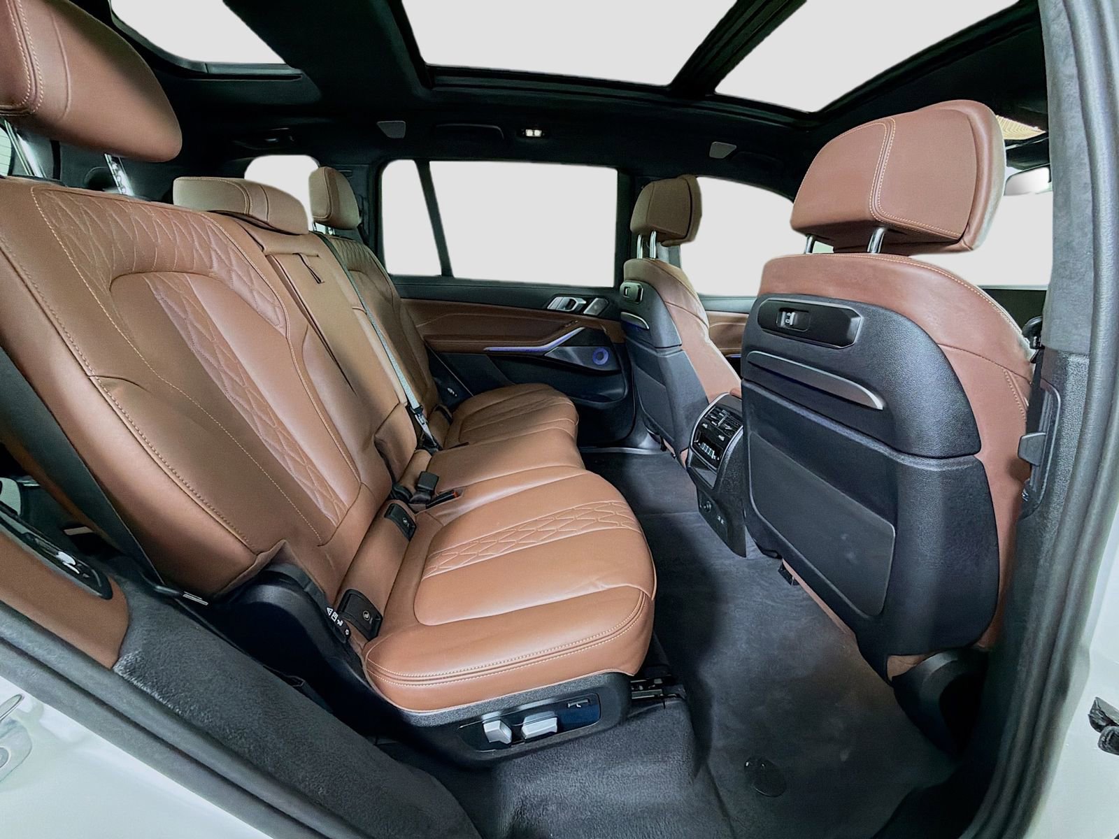 Used 2025 BMW X7 xDrive40i w/ Executive Package image 30