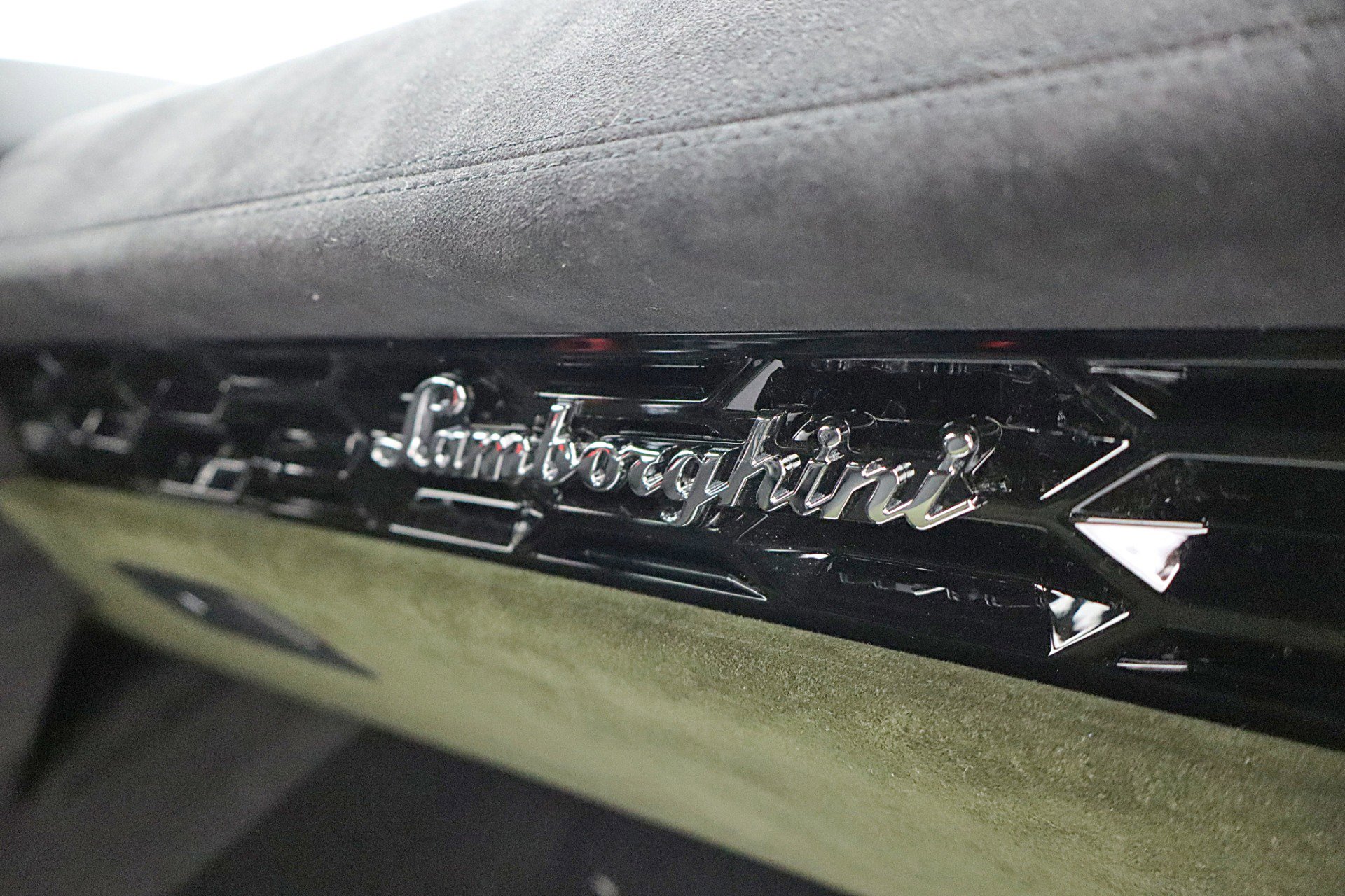 Used 2023 Lamborghini Huracan Sterrato image 37