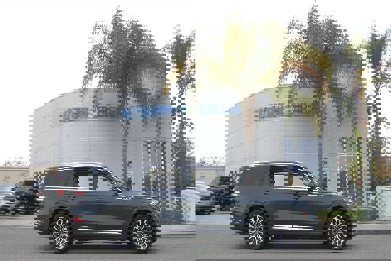 Used 2022 Lincoln Aviator Reserve image 4