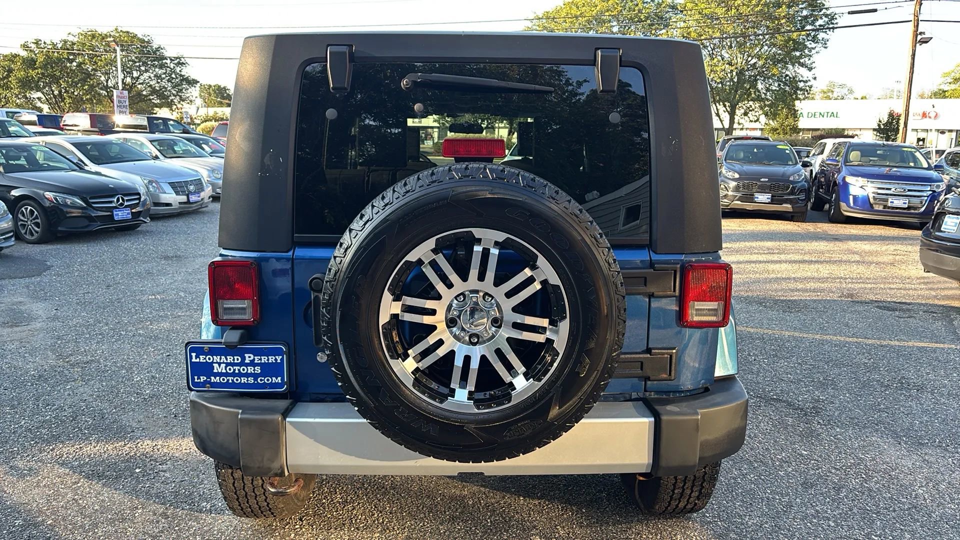 Used 2009 Jeep Wrangler Unlimited Sahara w/ Dual Top Group image 6