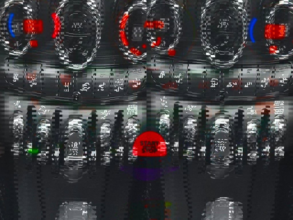 Used 2018 MINI Cooper S image 15