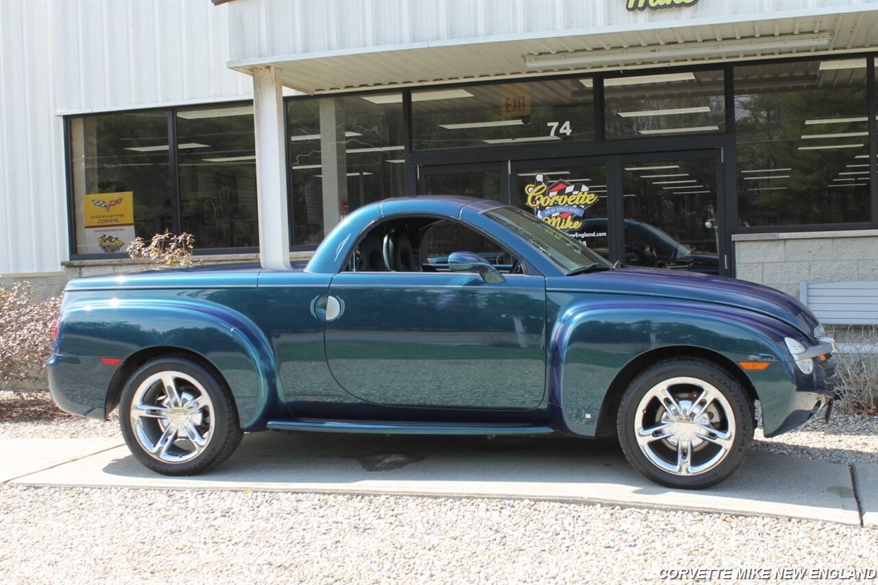 Used 2006 Chevrolet SSR w/ Preferred Equipment Group RWD image 32