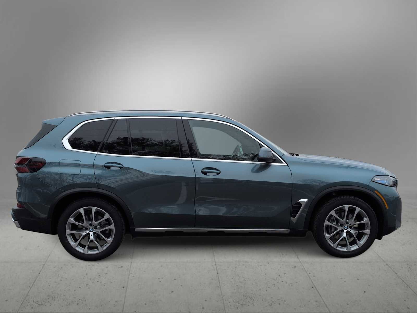 Certified 2025 BMW X5 xDrive40i w/ Executive Package image 9