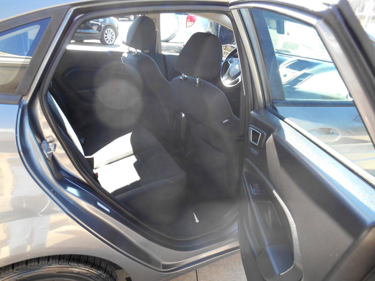 Used 2014 Ford Fiesta SE FWD image 9