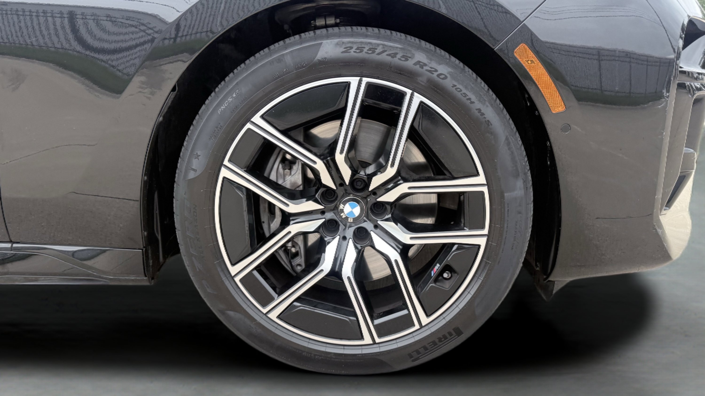 Used 2025 BMW 740i xDrive w/ Premium Package AWD/4WD image 13