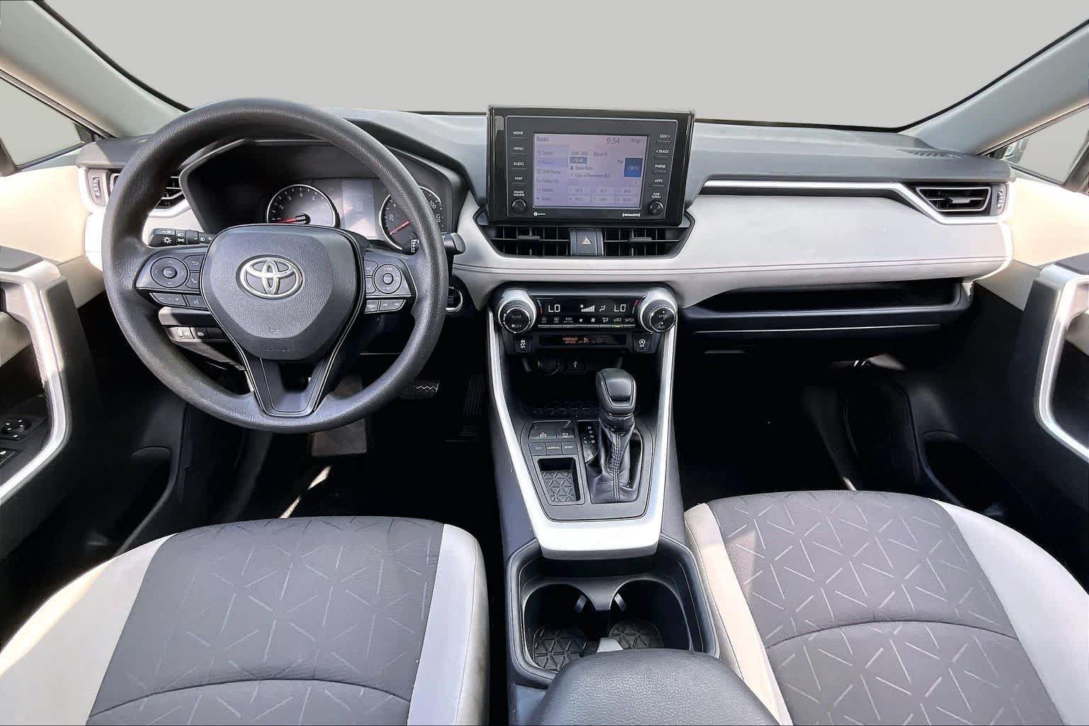 Used 2020 Toyota RAV4 XLE FWD image 14