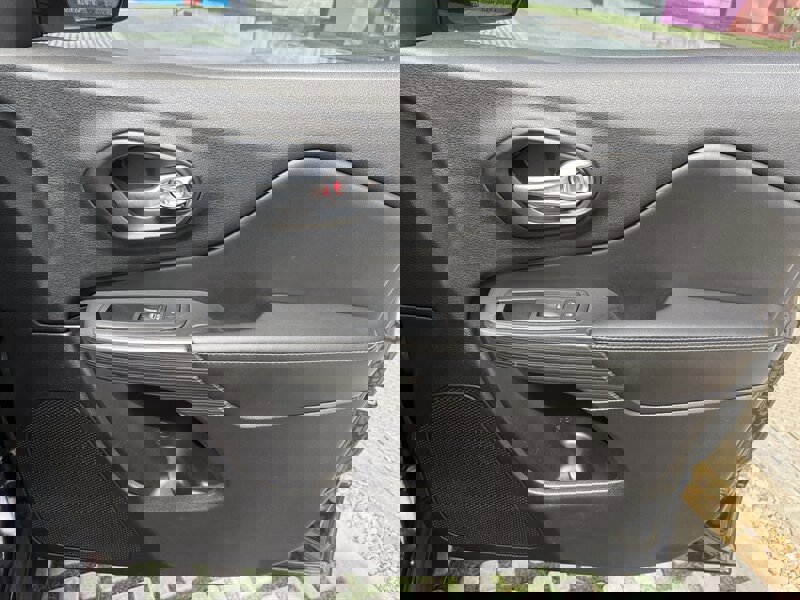 Used 2016 Jeep Cherokee Limited image 16