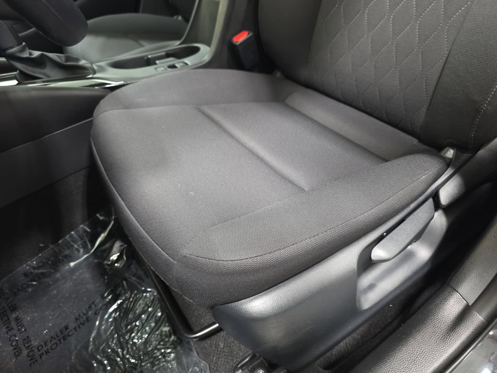 Used 2025 Toyota Corolla LE FWD image 27