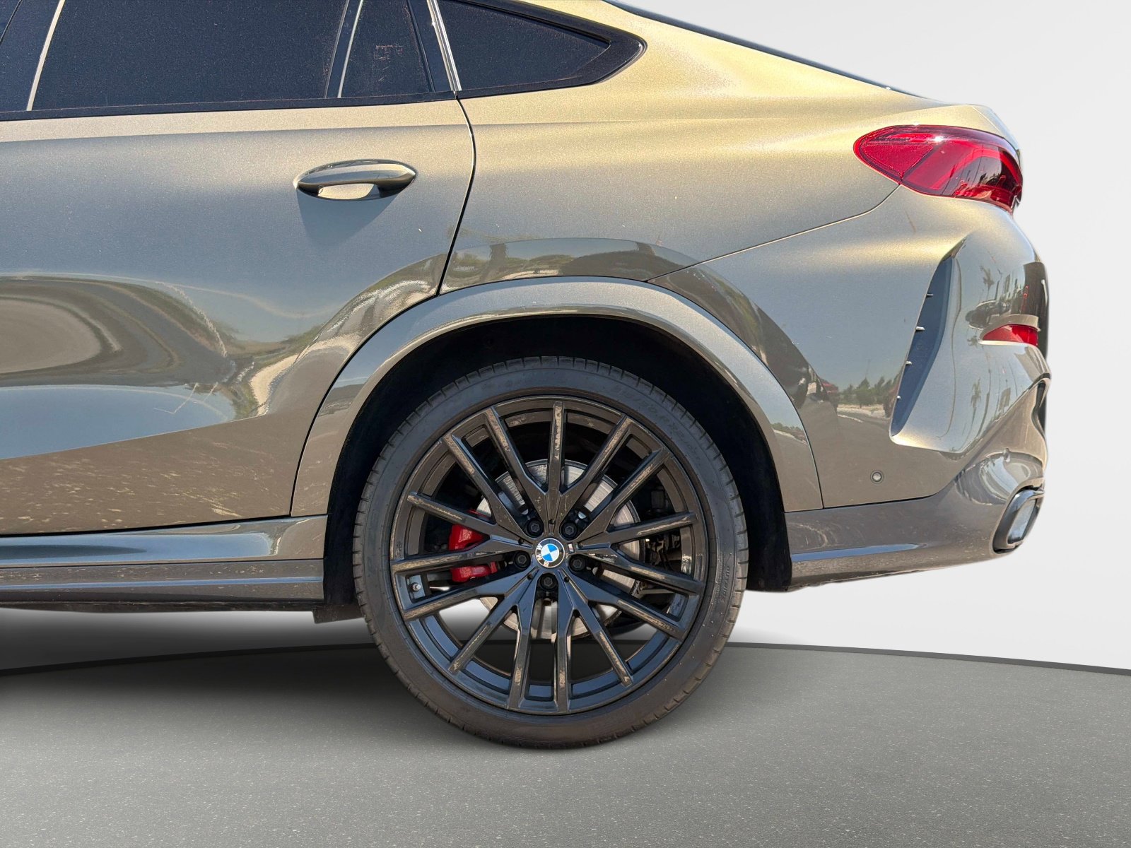 Used 2023 BMW X6 xDrive40i w/ M Sport Package AWD/4WD image 14