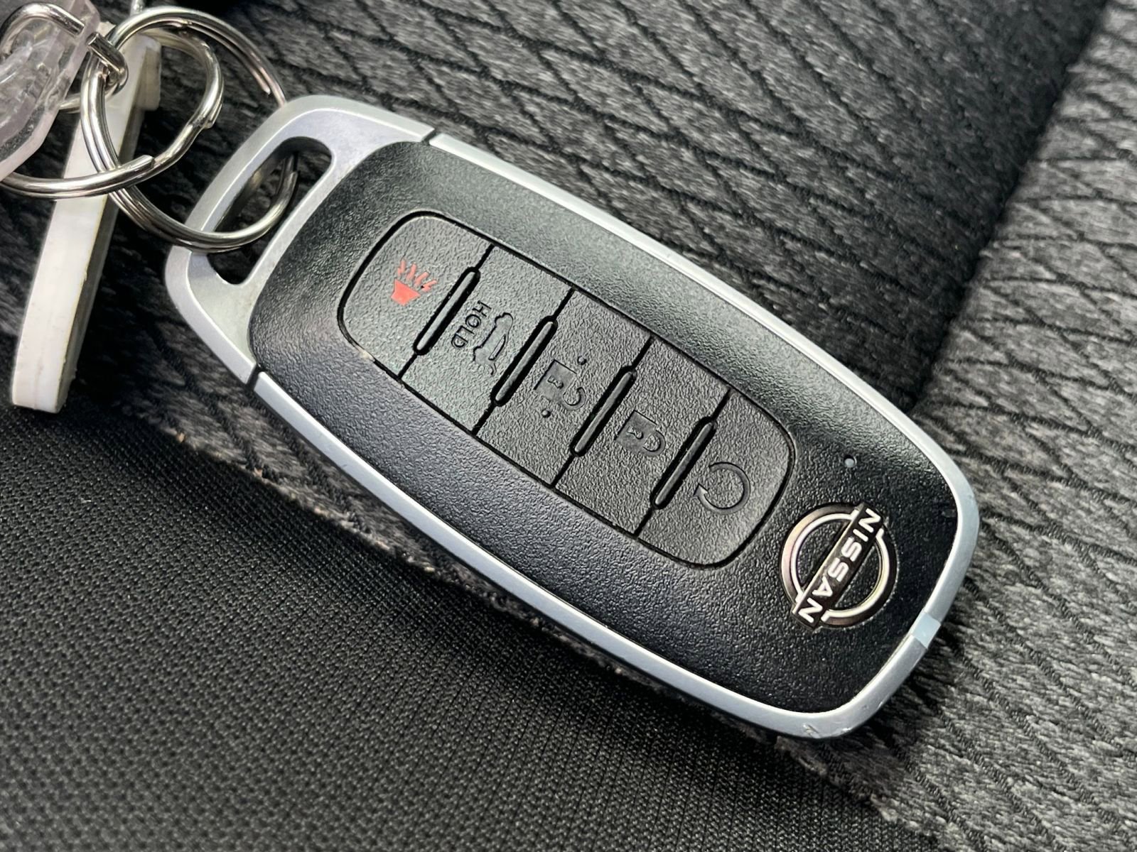 Used 2025 Nissan Rogue SV FWD image 21