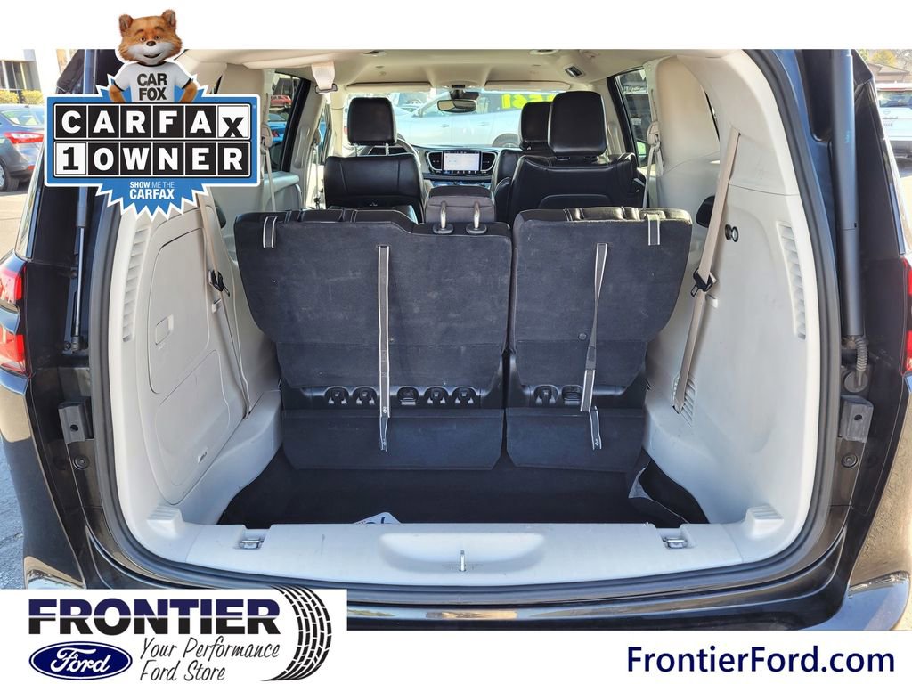 Used 2023 Chrysler Pacifica Touring-L image 7