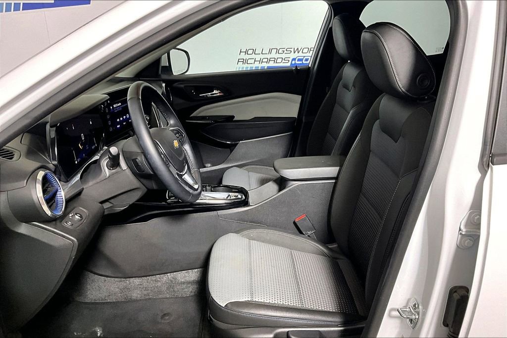 Used 2025 Chevrolet Trax LT w/ LT Convenience Package image 20
