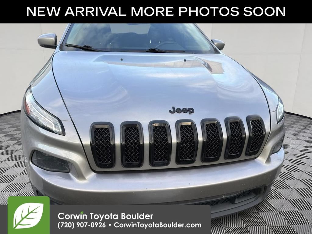 Used 2016 Jeep Cherokee Latitude w/ Safety/Convenience Group AWD/4WD image 2
