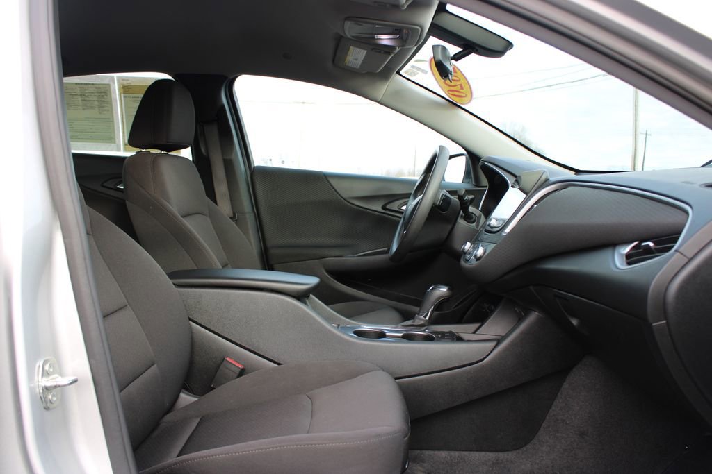 Used 2020 Chevrolet Malibu LS image 24