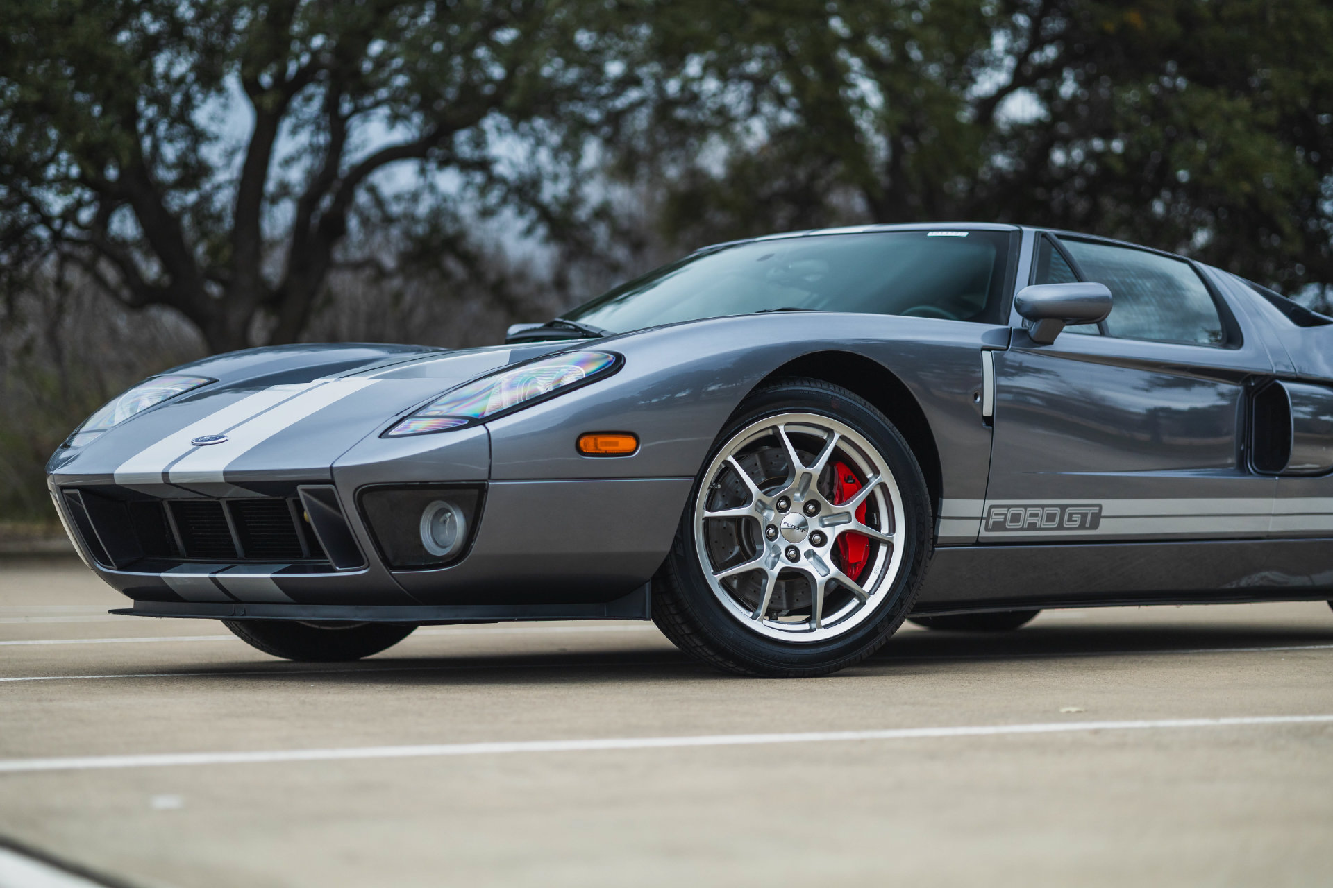 Used 2006 Ford GT RWD image 7
