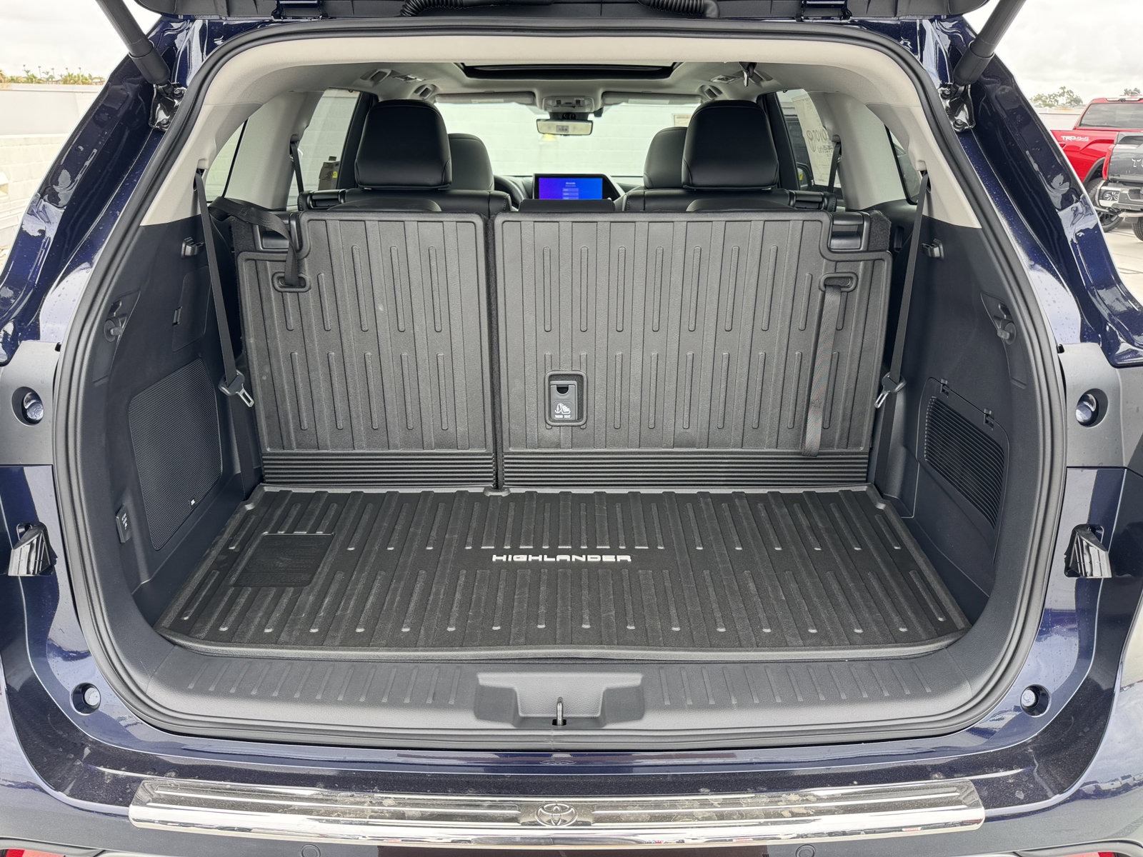 New 2026 Toyota Highlander Platinum AWD/4WD image 10