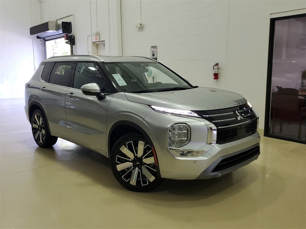 New 2025 Mitsubishi Outlander SEL image 32