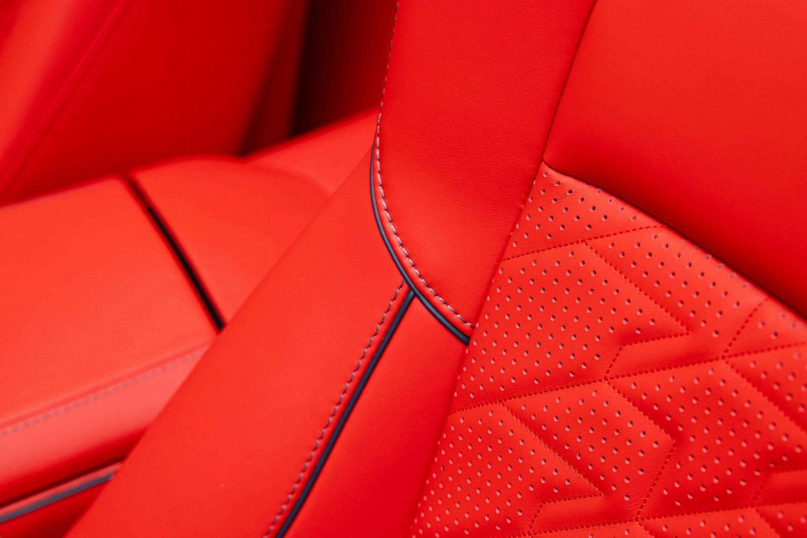 New 2026 Aston Martin Vanquish Convertible image 19