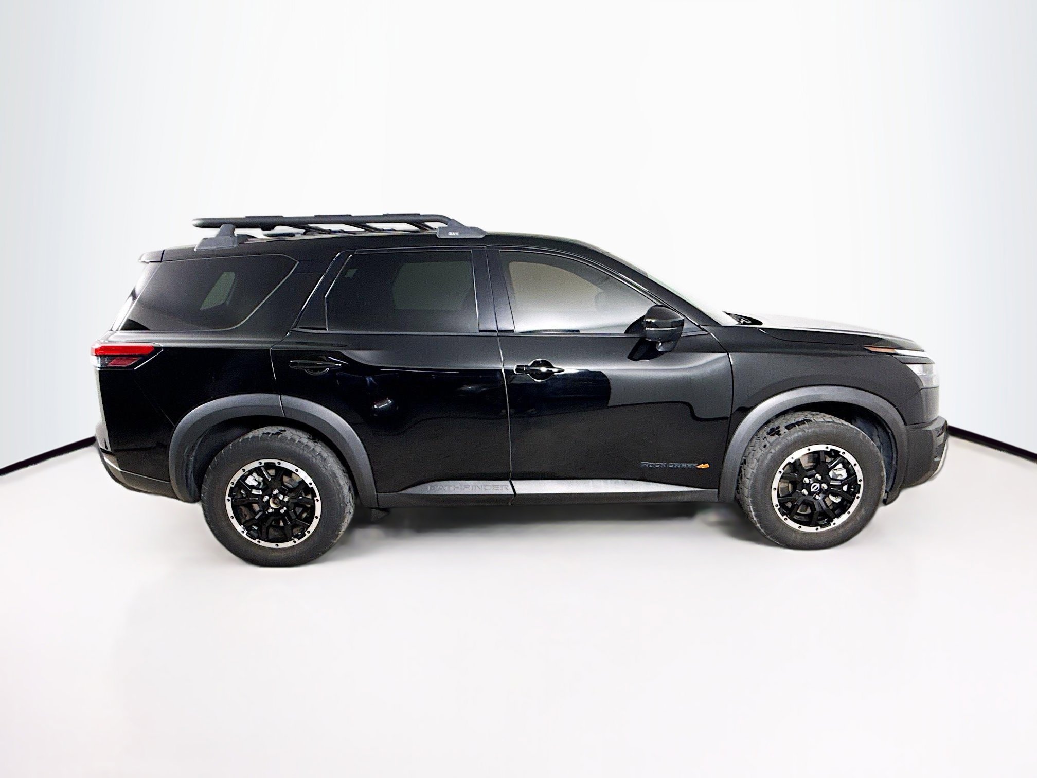 Used 2023 Nissan Pathfinder Rock Creek image 2