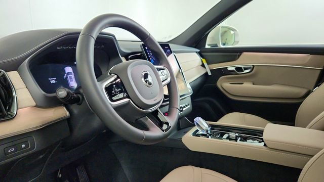 New 2026 Volvo XC90 T8 Plus w/ Protection Package Premier AWD/4WD image 12