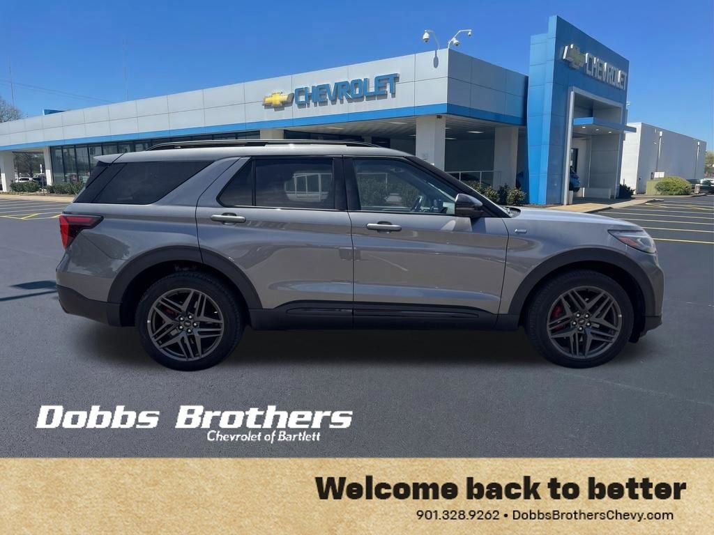 Used 2025 Ford Explorer ST-Line w/ ST-Line Street Pack AWD/4WD image 8