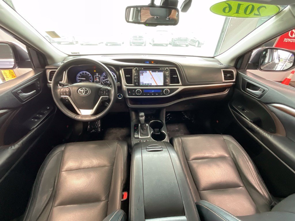 Used 2016 Toyota Highlander Limited w/ Driver Technology Package AWD/4WD image 8