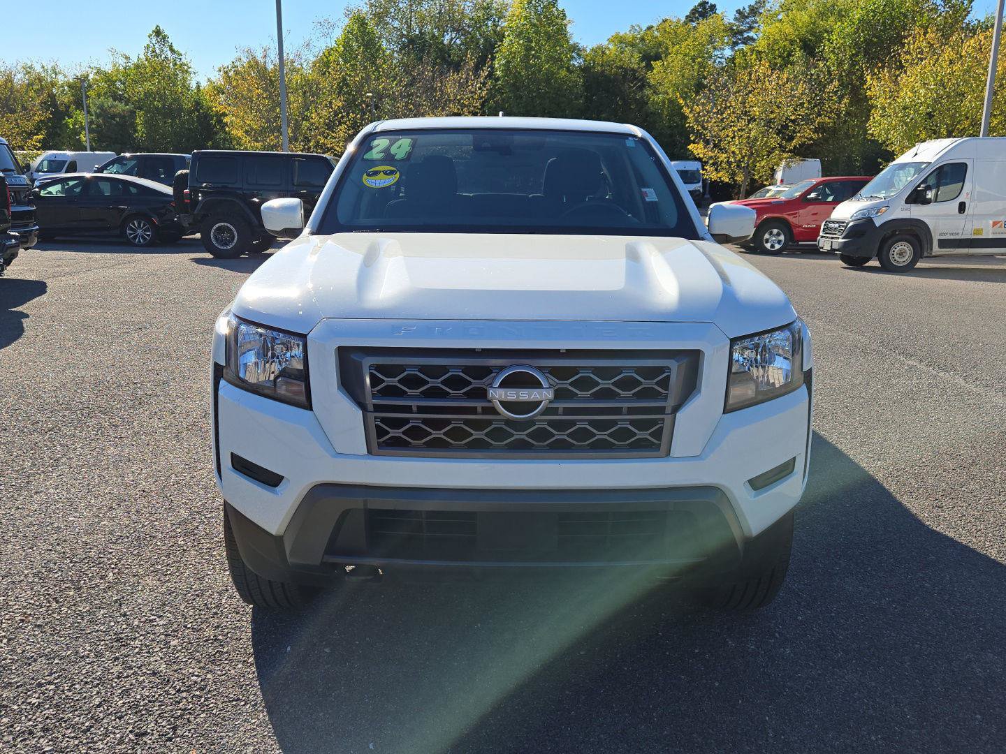Used 2024 Nissan Frontier SV AWD/4WD image 2