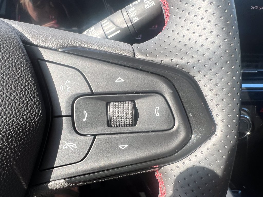 Used 2026 Chevrolet Trax RS w/ Sunroof Package FWD image 8