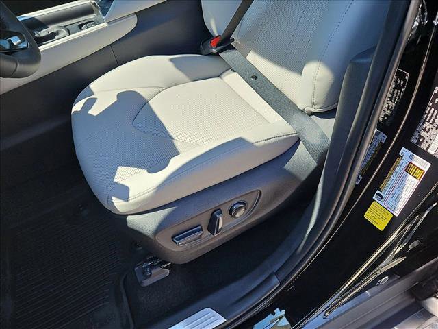 Used 2025 Toyota Grand Highlander AWD video 4