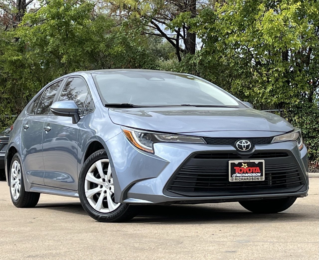 Used 2024 Toyota Corolla LE FWD image 2
