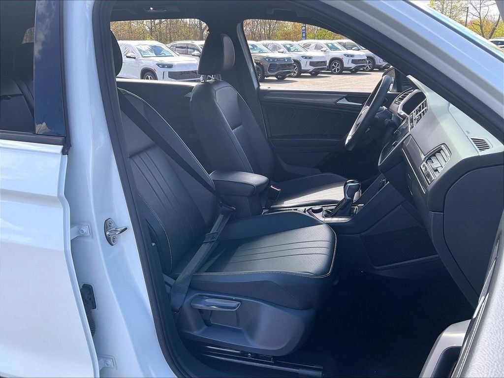 Used 2023 Volkswagen Tiguan SE R-Line AWD/4WD image 11