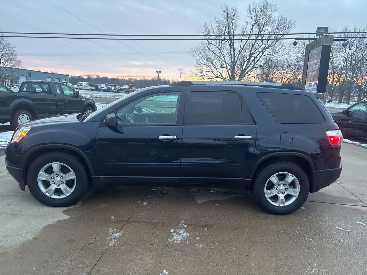 Used 2011 GMC Acadia SLE image 6