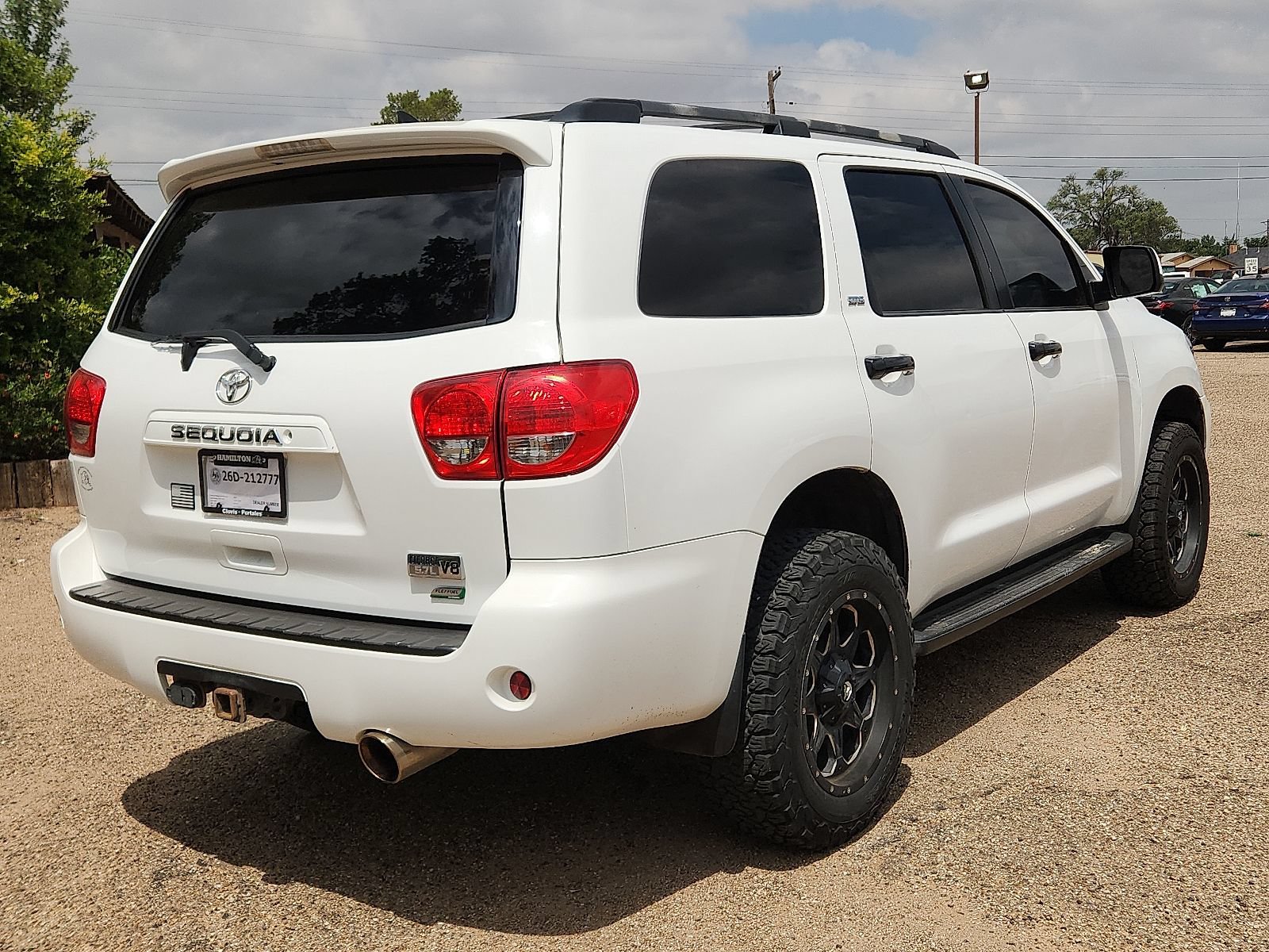 Used 2017 Toyota Sequoia SR5 w/ Sport Appearance Package AWD/4WD image 4