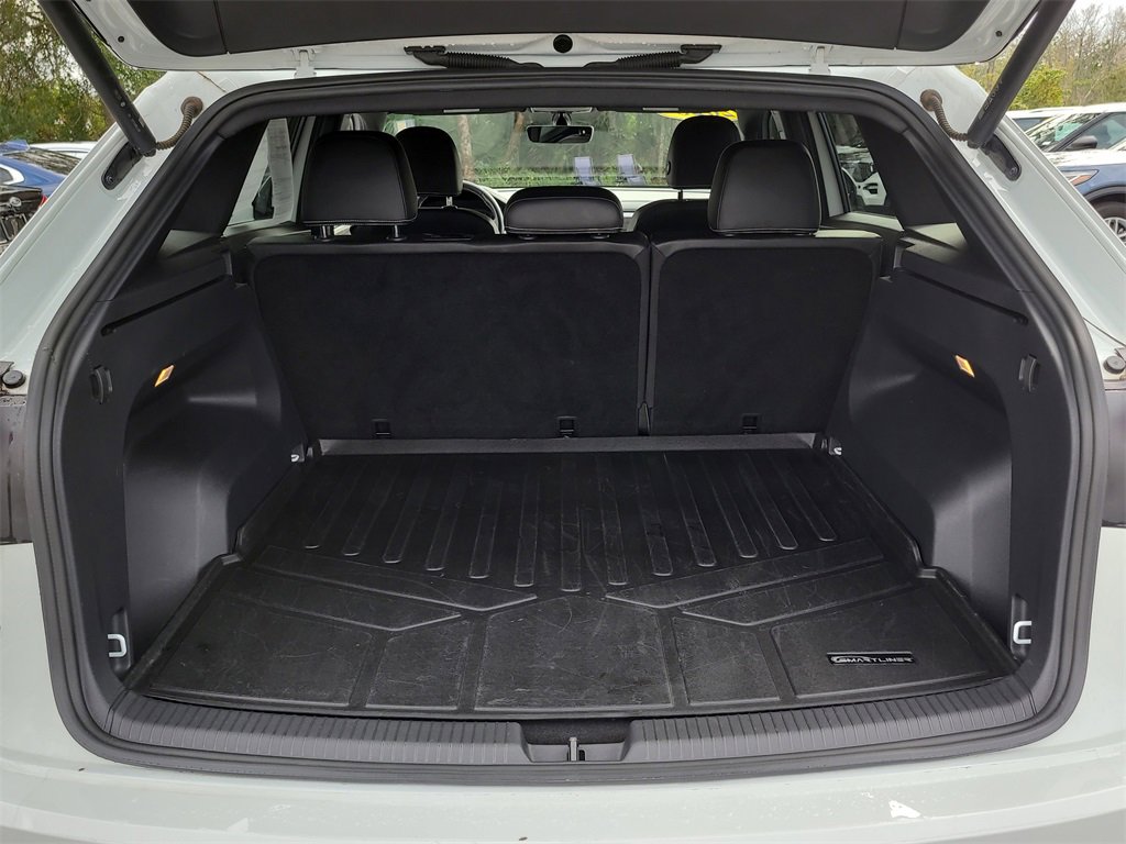 Used 2023 Volkswagen Atlas Cross Sport SE w/ Panoramic Sunroof Package image 8