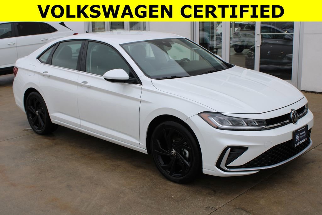 Certified 2025 Volkswagen Jetta SE w/ Black Wheel Package FWD image 1